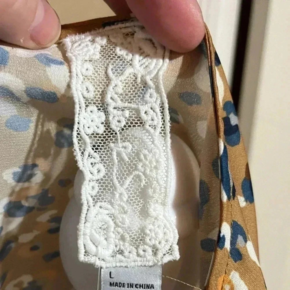 NWT Sadie and Sage long flare sleeve v-neck wrap top large - Picture 4 of 6